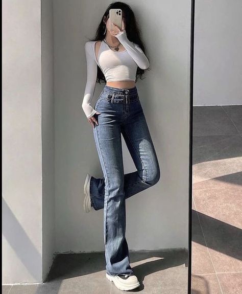 French Casual Style, Casual College Outfits, Casual Day Outfits, Easy Trendy Outfits, Flared Pants, Kpop Fashion Outfits, Casual Style Outfits, Korean Outfits, Outfits Casuales