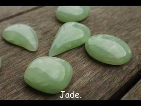 The basic recipe for a faux jade / aventurine in polymer clay is translucent mixed with a small amount of green (or several greens). Add a little bit of dried herbs, mica powders, paints, or what n… Polymer Clay Tutorials, Polymer Beads, Polymer Clay Canes, Polymer Crafts, Polymer Jewelry, Fimo Clay, Clay Design, Sculpting Clay, Polymer Clay Projects