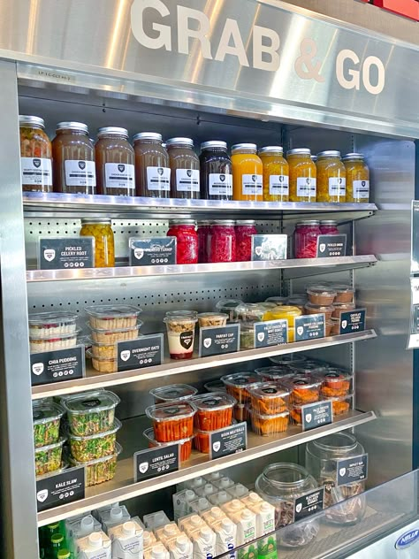 Grab And Go Healthy Meals, Grab And Go Restaurant Design, Grab And Go Cafe Food, Grab And Go Food Display Retail Design, Grab And Go Sandwich Display, Grab And Go Store, Deli Business Ideas, Health Cafe Design, Healthy Food Restaurant Design