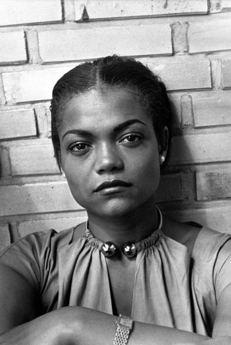 Eartha Kitt photographed by Susanne Schapowalow (1950) - 9GAG Ertha Kitt, Hollywood Glamour Aesthetic, Reference Photos For Artists, Trailer Decor, Eartha Kitt, Messy Curls, Botanical Beauty, Opera Singers, Beauty Icons