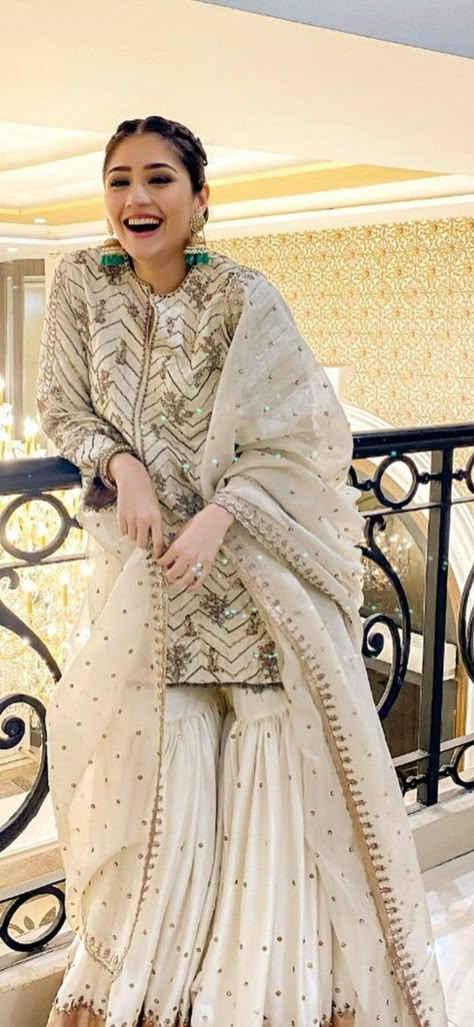 Gharara Designs, Nikkah Dress, Bridal Dresses Pakistan, Pakistani Wedding Outfits, Pakistani Fancy Dresses, Pakistani Dresses Casual, Pakistani Fashion Party Wear, Beautiful Pakistani Dresses, Pakistani Bridal Dresses