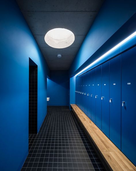 Commercial Gym Design, Sports Locker, Locker Designs, Sports Hall, Restroom Design, Hall Interior Design, Hall Interior, Sports Arena, Entrance Foyer