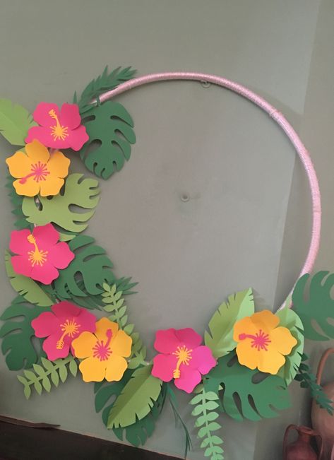 Paper Mache Crafts: Fun and Functional Ideas for All Ages Tropisk Fest, 4de Verjaardag, Festa Moana Baby, ليلو وستيتش, Hawaiian Crafts, Luau Party Decorations, Aloha Party, Hawaiian Party Decorations, Luau Theme Party