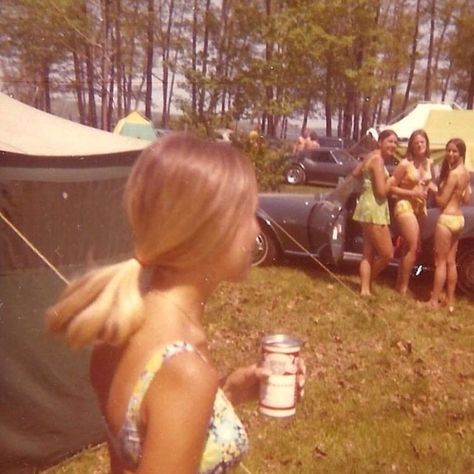 1970s Aesthetic, Terrence Loves You, 60s Aesthetic, Camping Aesthetic, 70s Vibes, 70s Aesthetic, Hippie Life, Vintage Americana, Beer Festival