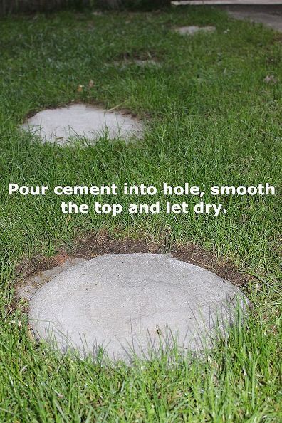 Pour cement into hole smooth the top and let dry and  why stick to round! Beach Landscaping, Make Stepping Stones, Garden Scapes, Yard Path, Stepping Stone Walkways, Concrete Creations, Dark Garden, Concrete Stepping Stones, Bottle Trees