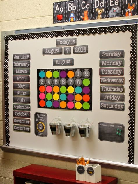 School Is a Happy Place: A Peek Inside My Class and Two Freebies for Yours Classroom Bulletin Board, Classroom Layout, Classroom Calendar, Classroom Organisation, Preschool Class, Task Boxes, First Grade Classroom, First Grade Teachers, New Classroom