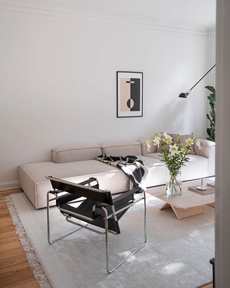 nao (@naotschumper) • Instagram photos and videos Wassily Chair, Feeling Better, Lounge Armchair, Mid Century Modern Chair, Apartment Inspiration, Leather Chair, Modern Chairs, Furniture Shop, Interior Exterior