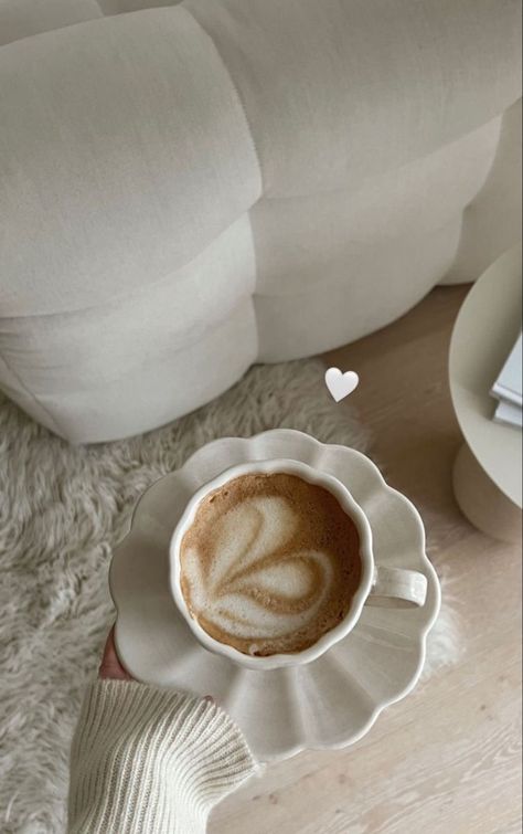 Vanilla Aesthetic Wallpaper, Arina Core, Vanilla Girl Outfits, Coffee Luxury, Vanilla Aesthetic, Faceless Aesthetic, Sunday Morning Coffee, Girl Uggs, The Faceless