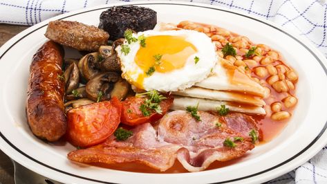 Irish Fries, Ulster Fry, Traditional Irish Breakfast, Irish Bacon, Full Irish Breakfast, Irish Breakfast Tea, Canned Baked Beans, Ireland Food, Bubble And Squeak