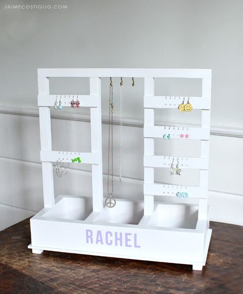 Diy Necklace Holder Stand, Necklace Organizer Diy, Diy Necklace Holder, Jewelry Cleaner Diy, Diy Necklace Display, Wood Jewelry Diy, Diy Jewelry Display, Diy Jewelry Holder, Jewelry Hanger