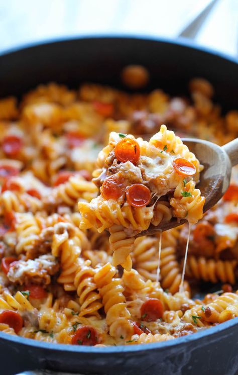 One Pot Pizza Pasta Bake - Damn Delicious Pizza Pasta Bake Recipes, Italian Crockpot Recipes, Make Ahead Casseroles, Pizza Pasta Bake, Baked Pasta Recipes, Pizza Margherita, Pasta Pot, One Pot Meal, One Pot Pasta