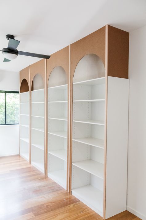 Wall Library, Ideas Decoracion Salon, Shelving Decor, Billy Ikea, Bloxburg Basement, Farmhouse Vibes, Arched Wall, Bookcase Diy, Wall Shelving