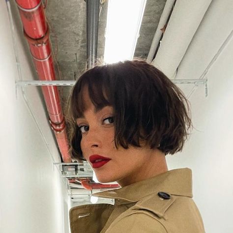 Micro Fringe Bob, Short Bob Micro Bangs, Microbob Haircuts, Microbob Hairstyle, Micro Bob With Bangs, Mini Bob Haircut, Bob With Micro Bangs, French Bob With Fringe, Micro Bob Haircut