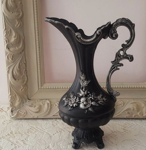 Gothic Country Decor, Black Victorian Decor, Gothic Home Accessories, Occult Home Decor, Gothic Ceramics, Victorian Gothic Castle, Shelf Decor Black, Gothic Vase, Vintage Victorian Aesthetic