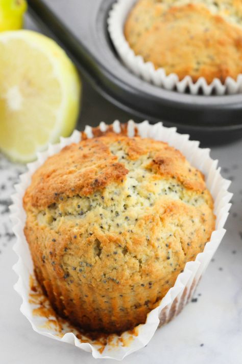 Kids Kitchen: Lemon Poppyseed Muffins ⋆ Sugar, Spice and Glitter Lemon Poppy Muffins, Desert Bread, Muffin Ideas, Poppy Seed Muffin Recipe, Lemon Poppy Seed Muffins Recipe, Easy Muffin Recipe, Poppyseed Muffins, Lemon Poppy Seed Muffins, Starbucks Lemon