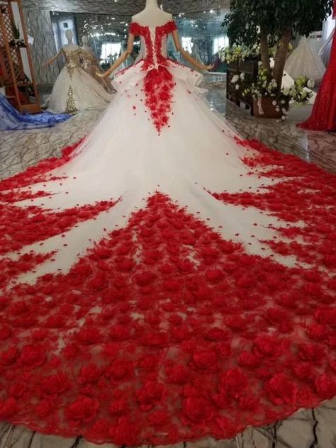 Wedding Dress Long Train, Dress Long Train, Red And White Weddings, Train Wedding Dress, Red Wedding Dress, Long Sleeve Wedding Gowns, Train Wedding, Long Train Wedding Dress, Wedding Dress Train