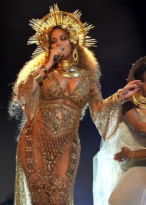 The singer's much-anticipated return to the GRAMMYs stage began with a special introduction by Tina Knowles. Grammys 2017, The Blacker The Berry, Moda Afro, Hearts Dress, Ellie Saab, Beyonce Knowles Carter, Beyonce Style, Black Queens, Beyoncé Giselle Knowles-carter