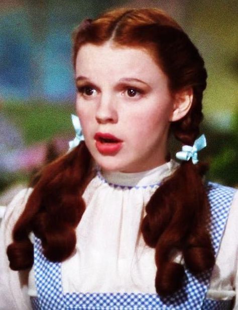 Even Dorothy had red hair! Dorthy Costume, Wizard Of Oz Movie, Dorothy Wizard Of Oz, Dorothy Costume, Wizard Of Oz 1939, Oz Movie, Hallowen Ideas, Dorothy Gale, The Wonderful Wizard Of Oz