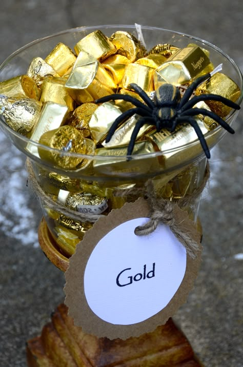 Indiana Jones: Party food. Gold foil wrapped candies. Also used in party favors. Archeology Theme Party, Indian Jones Party, Ancient Egypt Party Food, Indiana Jones Crafts, Indiana Jones Birthday Party Decor, Indiana Jones Theme Party, Egypt Birthday Party, Egyptian Party Ideas, Egyptian Birthday Party