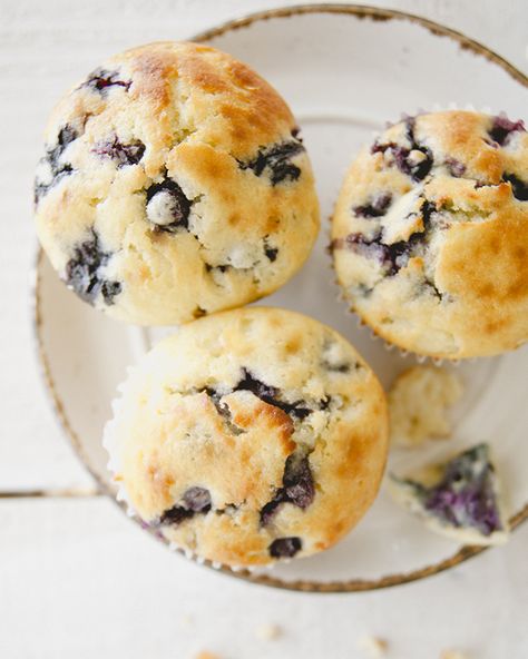 Recipe Using Sour Milk, Sour Milk Recipes, Sour Milk, Sour Foods, Berry Muffins, Muffin Recipes Blueberry, Baking Muffins, Blueberry Recipes, Blueberry Muffins