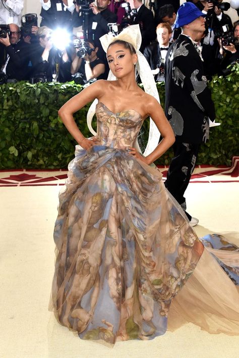 Best Met Gala Dresses, Gala Outfits, Best Dressed Celebrities, Met Gala Outfits, Met Gala Dresses, Fundraising Gala, Met Ball, Valentino Haute Couture, Puffy Dresses