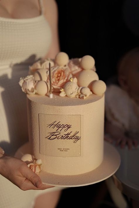 Cute 25th Birthday Cakes, 23 Birthday Cake For Her, Simple Elegant Cakes Birthday, Pretty Birthday Cakes Chocolate, 21st Birthday Cake Aesthetic, 25th Birthday Nails, 25th Birthday Ideas, 25th Birthday Cake, Cakes Creative