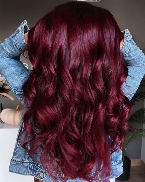 Deep Red Hair Color With Highlights, Pelo Color Borgoña, Pelo Color Vino, Vibrant Red Hair, Wine Hair Color, Red Hair Color Ideas, Dark Red Hair Color, Maroon Hair, Cherry Red Hair