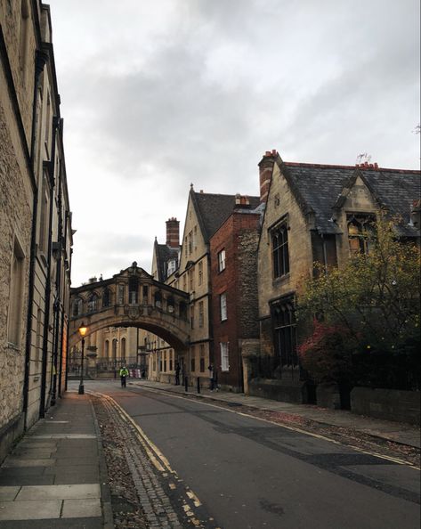 1950s England Aesthetic, British Culture Photography, Oxford Autumn Aesthetic, Oxford Houses England Uk, Old Britain Aesthetic, British Astethic, England Suburbs, England Town Aesthetic, Old British Aesthetic