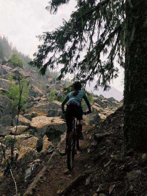 Mtb Aesthetic, Bike Women Cycling, Biking Aesthetic, Summer Camp Aesthetic, Bike Aesthetic, Vision Board Photos, Scout Camping, Biking Outfit, Adventure Aesthetic