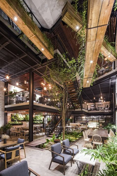 An’garden Café,©️️️️ Hyroyuki Oki // Restaurant / Café Arsitektur Art Deco, Asma Kat, Office Idea, Idea Aesthetic, Open Ceiling, Desain Lanskap, Coffee Shops Interior, 카페 인테리어 디자인, Garden Cafe