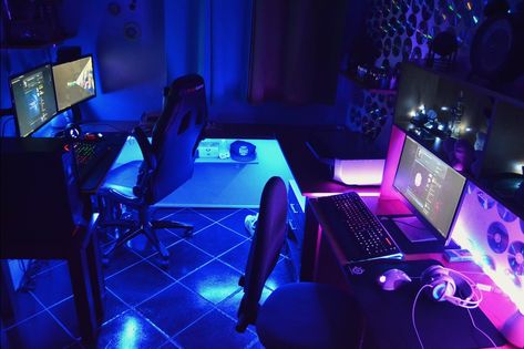 Pc Gaming Setup Couple, Couple Setup Gaming, Gaming Couple Setup, Shared Gaming Room, Gaming Room For Couples, Gaming Room Couple, Gaming Room For Two, Couple Pc Gaming Setup, Couple Gamer Room