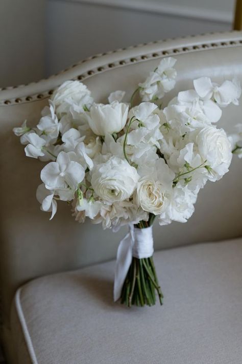 Dainty Wedding, Bridal Bouquet Flowers, All White Wedding, White Bridal Bouquet, White Wedding Bouquets, White Wedding Flowers, White Bouquet, Wedding Mood, White Bridal