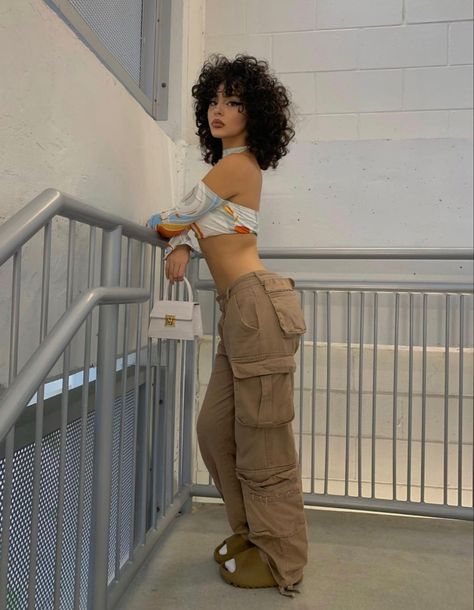 Tyla Outfit Casual, Tyla Inspired Outfit, Acubi Outfits, Look Hip Hop, Estilo Tomboy, Cargo Pants Outfit, Tomboy Style Outfits, Swaggy Outfits, Baddie Outfits Casual