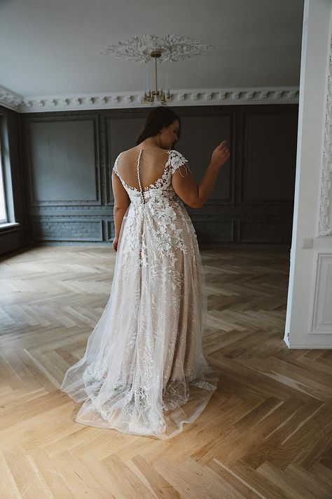 Olivia Bottega, Woods Wedding, Forest Nymph, Plus Wedding Dresses, Plus Size Wedding Gowns, Sedona Wedding, Most Beautiful Wedding Dresses, Curvy Bride, Plus Size Gowns