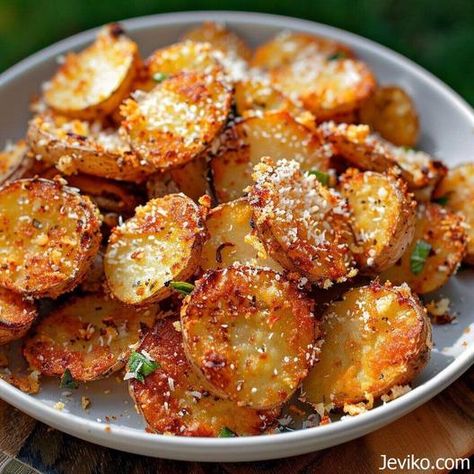 Crispy Crunchy Parmesan Potatoes Yummy Potatoes Recipes, Crispy New Potatoes Recipes, Garlic Parmesan Potatoes Baked, Extra Crispy Potatoes, Crispy Garlic Parmesan Crusted Potatoes, Nibbler Potato Recipes, Crispy Potato Salad Recipe, Crunchy Side Dishes, Perfect Roasted Potatoes