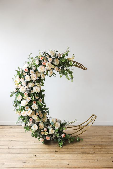 Fully decorated in florals, metal crescent-moon shaped arch backdrop. Moon Flower Arrangement, Diy Moon Backdrop, Crescent Moon Backdrop, Ramadan Photoshoot, Crescent Moon Wedding, Moon Wedding Arch, Moon Photoshoot, Wedding Arch Diy, Eid Decor