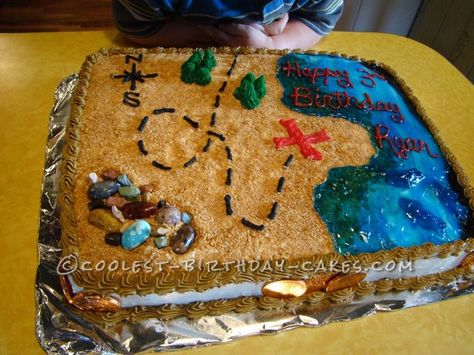 Creative Pirate Treasure Map Cake... This website is the Pinterest of birthday cake ideas Treasure Map Cake, Treasure Chest Cake, Map Cake, Pirate Birthday Cake, Island Cake, Pirate Themed Birthday, Pirate Cake, Pirate Theme Party, Pirate Birthday Party