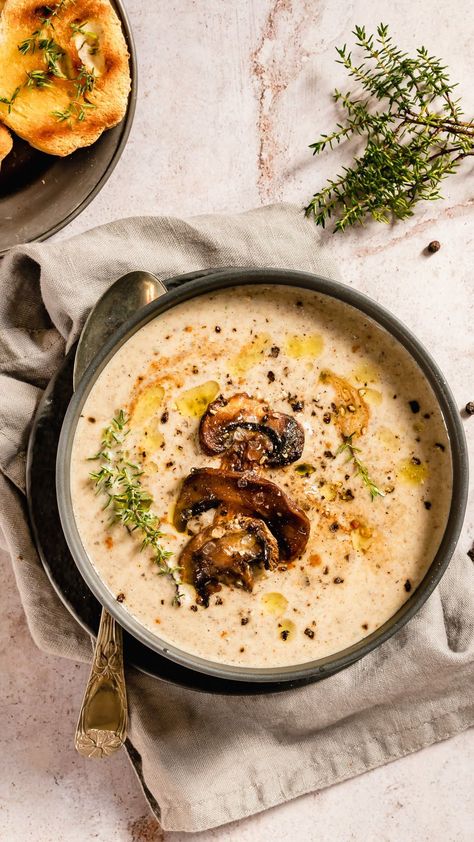 This homemade Mushroom Soup recipe is gluten-free, vegetarian and easily vegan!I made a nice amount of soup, it's so quick and easy and, at the same time, so nourishing and hot, it covered my dinner for a couple of days.For a classic earthy mushroom flavor I didn't use flour as this would distract the taste of the mushrooms. #mushroomsoup #soup #vegetariansoup #vegansoup Mushroom Soup Without Cream, Soup Without Cream, Mushrooms Soup, Best Mushroom Soup, Mushroom Cream Soup, Soup Mushroom, Pureed Soup, Lasagna Soup, Creamy Spinach