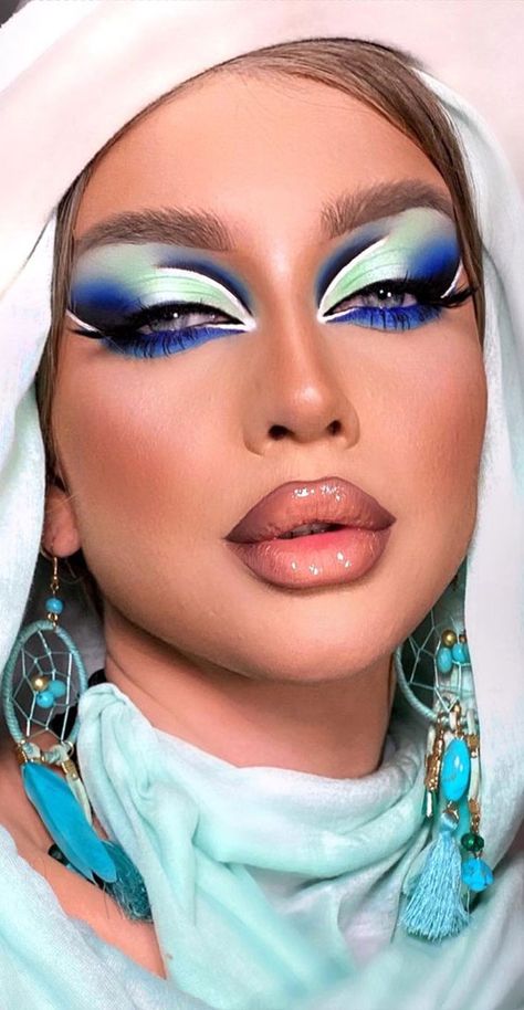 Eye Makeup Bold Colors, Bright Colors Eye Makeup, Bold Colorful Eye Makeup, Bright Makeup Looks Eyeshadows, Bold Eyeshadow Looks, Bold Blue Eyeshadow, Practice Makeup, Turquoise Makeup, Daring Makeup