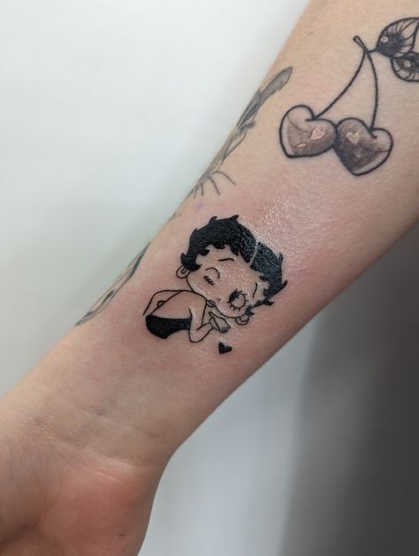 Betty Boop tattoo Betty Boop Motorcycle Tattoo, Betty Boop Leg Tattoo, Bett Boop Tattoo, Tattoo Ideas Betty Boop, American Traditional Betty Boop Tattoo, Betty Boop Flash Tattoo, Gothic Betty Boop Tattoo, Betty Boop Tramp Stamp, Simple Betty Boop Tattoo