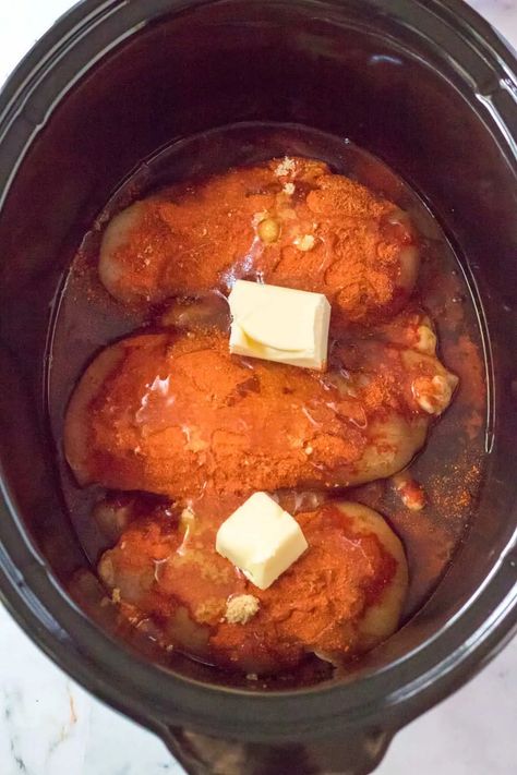 Spicy Honey Sauce, Honey Chicken Crockpot, Hot Sauce Chicken, Spicy Honey Chicken, Hot Honey Recipe, Shredded Chicken Sandwiches, Hot Honey Chicken, Honey Chicken Recipe, Buffalo Chicken Sandwiches