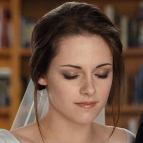 Twilight Makeup, Twilight Wedding, Swan Wedding, Wedding Hairstyles And Makeup, Bridal Makeup Tutorial, Wedding Makeup Tutorial, Bella Wedding, Wedding Makeup For Brown Eyes, Best Wedding Makeup