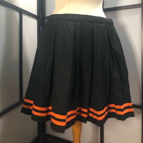 Gooooo Goth! This Black Pleated Cheer Skirt Has Two Orange Stripes At The Hem And Side Zipper Closure. Pair It With Your Favorite Band Tee Or Black Polo For Some Preppy Gothic Realness. Garfield Outfit, Orange And Black Outfit, Orange Skirts, Goth Skirts, Black Shirts Women, Black Goth, Orange Outfit, Orange Skirt, Black Polo