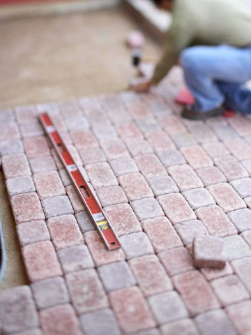 Diy Paver, Diy Patio Ideas, Pavers Diy, Diy Patio Pavers, Cheap Patio, Backyard Small, Budget Patio, Concrete Pavers, Brick Patios