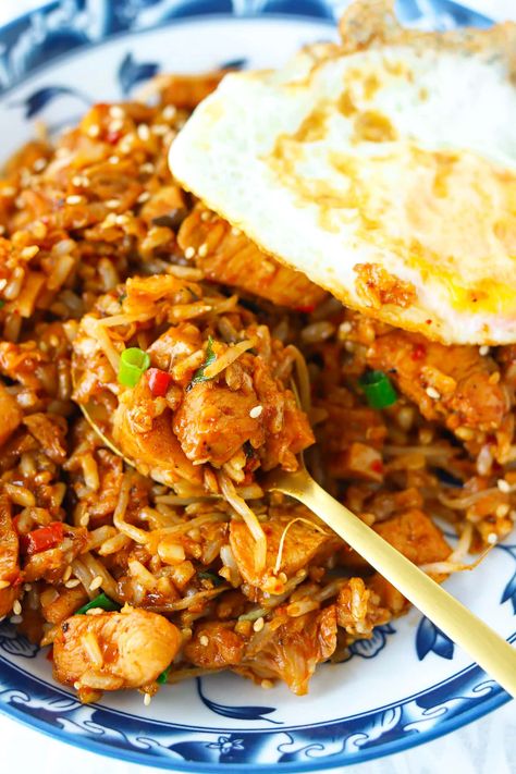 Kimchi Fried Rice with Chicken is easy to make in one wok and full of BIG and BOLD flavors! This Korean fried rice is made with savory tender chicken pieces, tangy kimchi, fragrant aromatics, veggies and the most delicious gochujang infused spicy, smoky, and tangy sauce with a hint of sweetness. Ready in 30 minutes, it’s the perfect tasty meal for busy weeknights! #kimchi #kimchifriedrice #highproteinmeals #koreanfood #korean #healthy #dinner #mealprep #maindish #friedrice | That Spicy Chick Chicken Kimchi Fried Rice, Chicken And Kimchi Recipes, Korean Fried Rice, Kimchi Chicken, Rice With Chicken, Chicken Rice Bowls, Korean Chicken, Kimchi Fried Rice, Shrimp Fried Rice