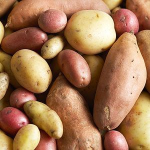 How to Boil Potatoes - There are different ways for different types Potatoes On Stove Top, Potatoes On Stove, How To Boil Potatoes, Poverty Meals, Potatoes On The Stove, Cooking Potatoes, 3 Ingredient Dinners, Boil Potatoes, Types Of Potatoes