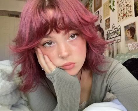 Pink Hair On Short Hair, Pretty Blonde Hair Ideas, Pink Shaggy Hair, Red Hair On Blonde, Redish Pinkish Hair, Shaggy Short Hair Cuts, Curly Short Hair Color, Pink Hair No Bleach, Pink Hair Inspo Aesthetic