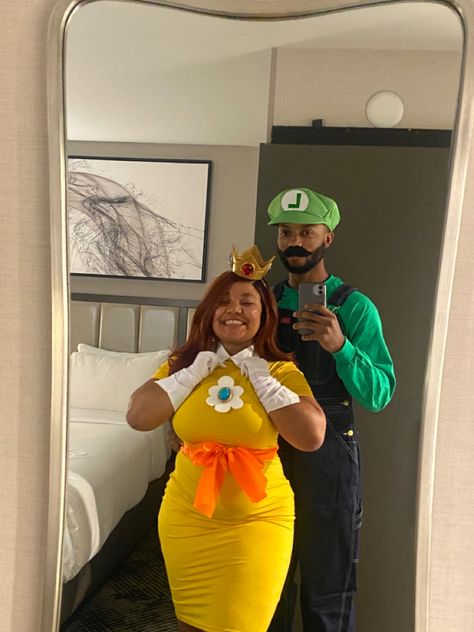 Yoshi And Birdo Mario Costume, Luigi And Daisy Halloween Costume, Diy Princess Daisy Costume Women, Daisy Luigi Costume, Easy Mario Character Costume, Princess Daisy And Luigi Costume, Halloween Cosplay Couple, Daisy Mario Kart Costume, Diy Princess Daisy Costume