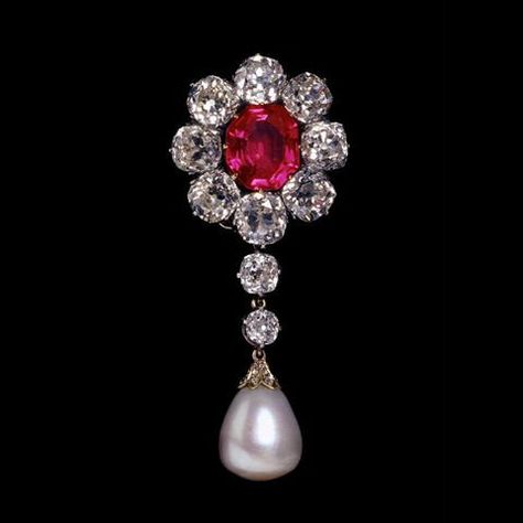 Ruby Brooch Jewel Decorations, Ornamental Jewelry, Ruby Brooch, Royal Jewels, Ruby Jewelry, Pearl Brooch, Royal Jewelry, Antique Diamond, Ruby Diamond