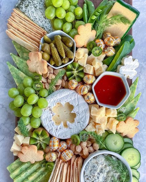 St Pattys Charcuterie Board, St Patrick’s Day Cheese Board, St Patrick Charcuterie Board, St Patty’s, At Patrick’s Day Charcuterie, St Patty Party Ideas, St Patrick’s Day Board, St Patrick's Day Charcuterie Board Ideas, St Patrick Day Decor